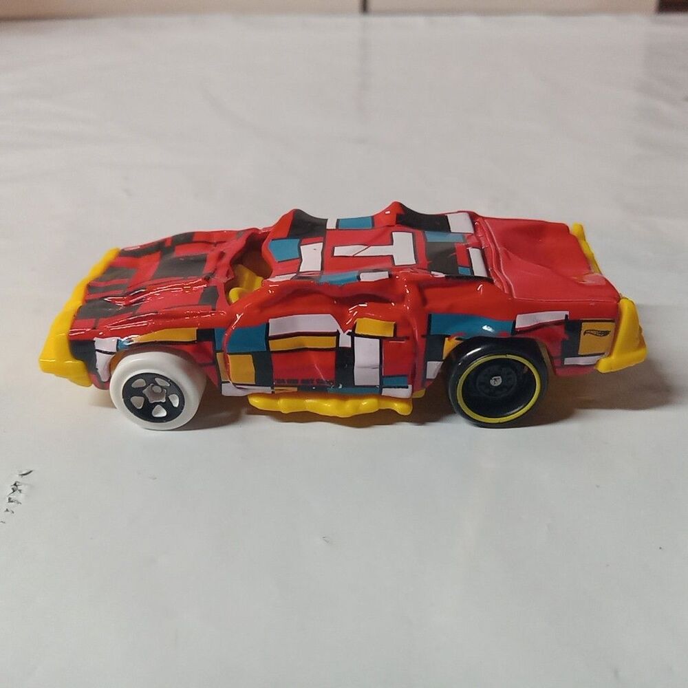 2019 HOT WHEELS LETS RACE ART CARS SPEED BUMP DIECAST